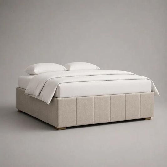 Lit plateforme double rembourré en tissu beige sans tête de lit, couchage 160 x 200 cm, dimensions 210 x 170 x 45 cm